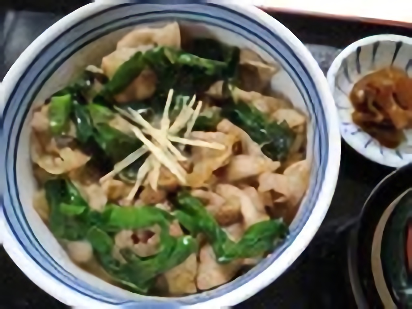 豚ニラ丼<br>1,078円